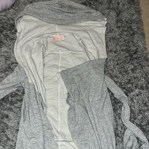 NEW! SUPER COMFY BOUTIQUE SWEATER! Heather grey with light grey inside! Hooded!